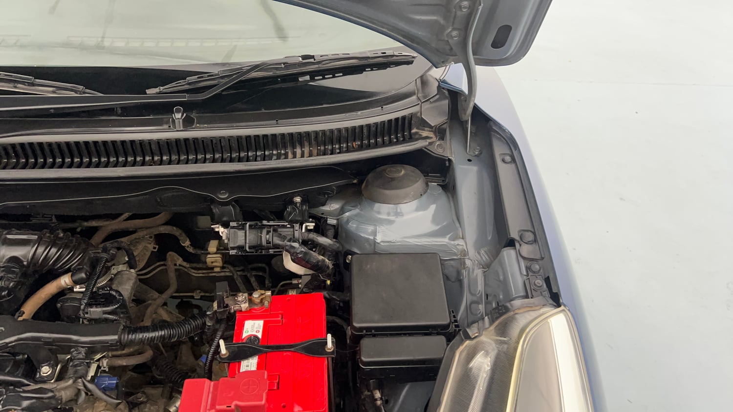 Used 2018 Maruti Suzuki Baleno Alpha 1.2 Petrol Manual engine ENGINE LEFT SIDE HINGE & APRON VIEW