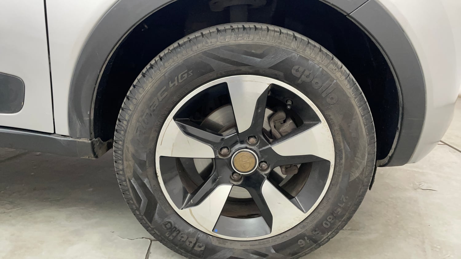 Used 2019 Tata Nexon XZ Plus Petrol Manual tyres RIGHT FRONT TYRE RIM VIEW