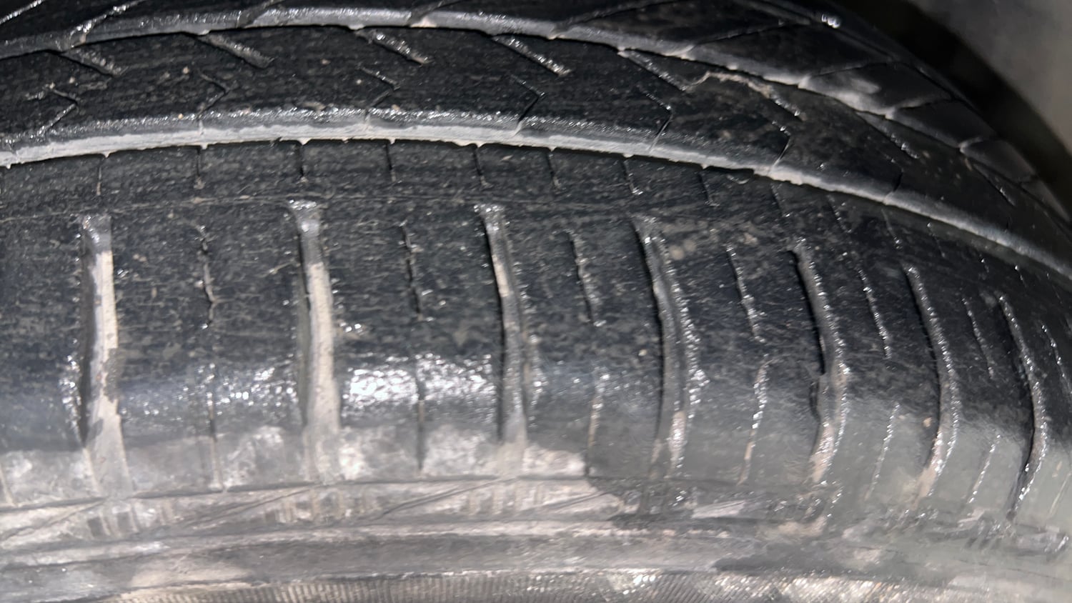 Used 2012 Maruti Suzuki Swift Dzire ZXI Petrol Manual tyres RIGHT FRONT TYRE TREAD VIEW