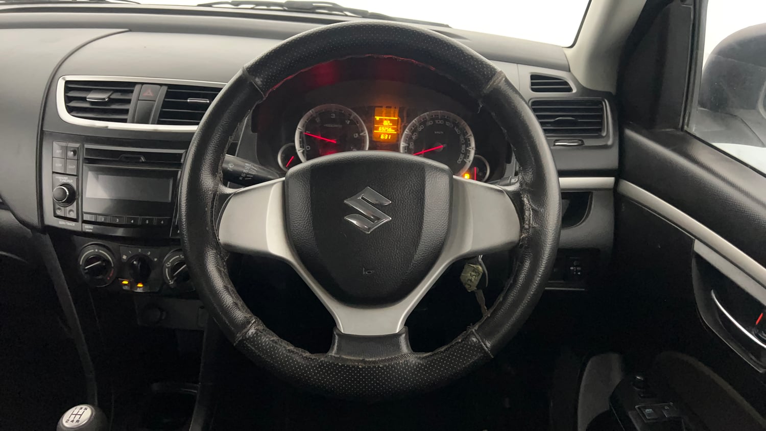 Used 2016 Maruti Suzuki Swift VDi Diesel Manual interior STEERING VIEW