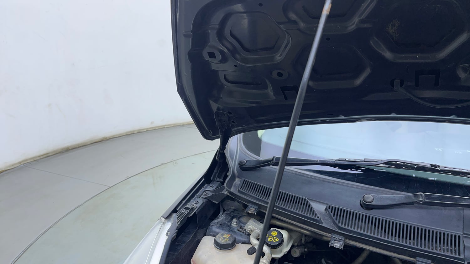 Used 2018 Ford Figo Aspire Trend 1.2 Ti-VCT Petrol Manual engine ENGINE RIGHT SIDE HINGE & APRON VIEW