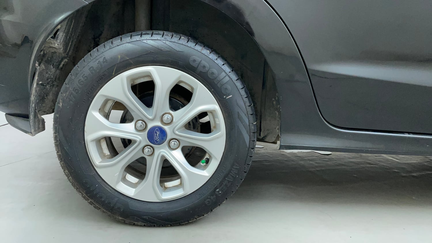 Used 2016 Ford Figo Aspire Titanium1.5 TDCi Diesel Manual tyres RIGHT REAR TYRE RIM VIEW
