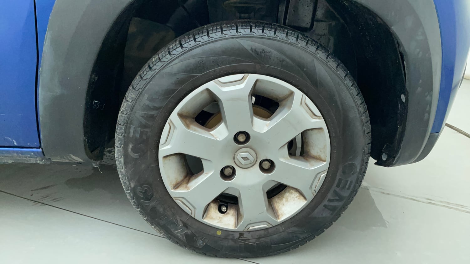 Used 2017 Renault Kwid CLIMBER 1.0 Petrol Manual tyres RIGHT FRONT TYRE RIM VIEW