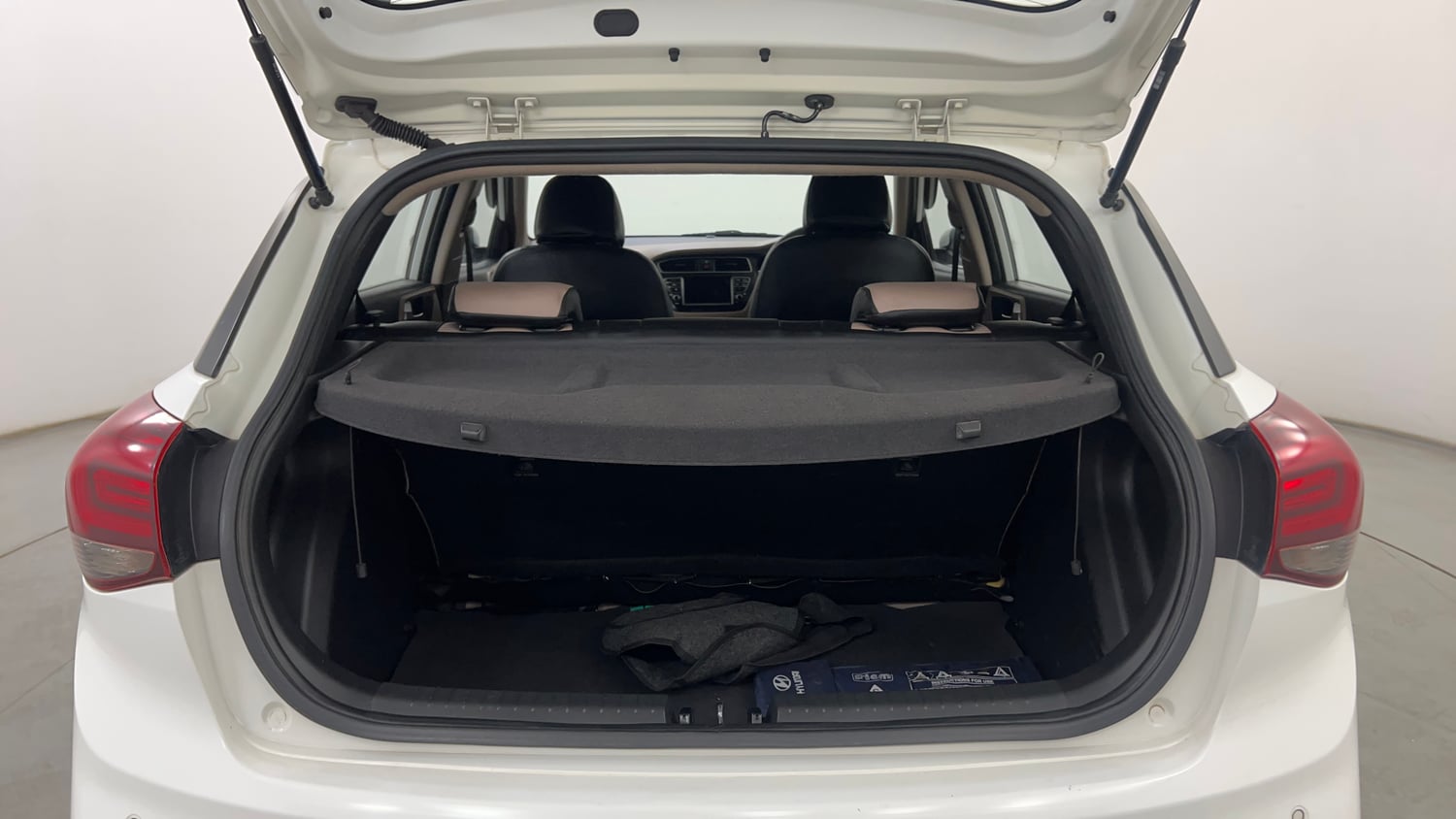 Used 2020 Hyundai Elite i20 Asta 1.2 (O) Petrol Manual interior DICKY INSIDE VIEW
