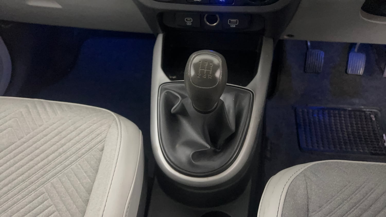Used 2023 Hyundai Grand i10 Nios Magna 1.2 Kappa VTVT Petrol Manual interior GEAR  KNOB VIEW