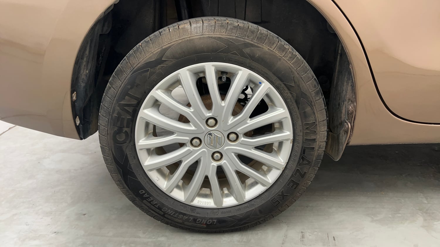 Used 2017 Maruti Suzuki Dzire ZXi Petrol Manual tyres RIGHT REAR TYRE RIM VIEW