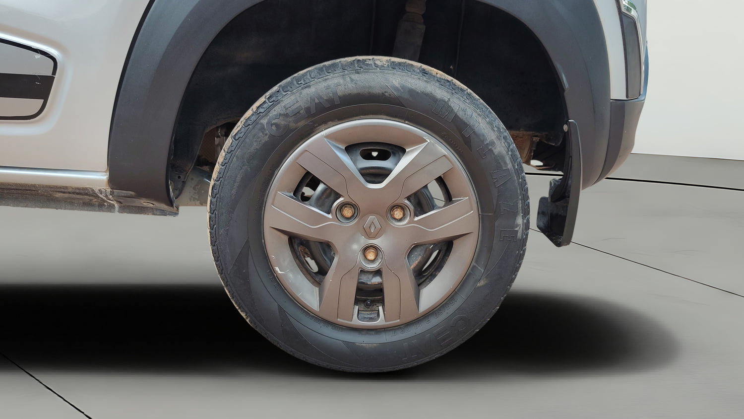 Used 2018 Renault Kwid 1.0 RXT Petrol Manual tyres LEFT REAR TYRE RIM VIEW