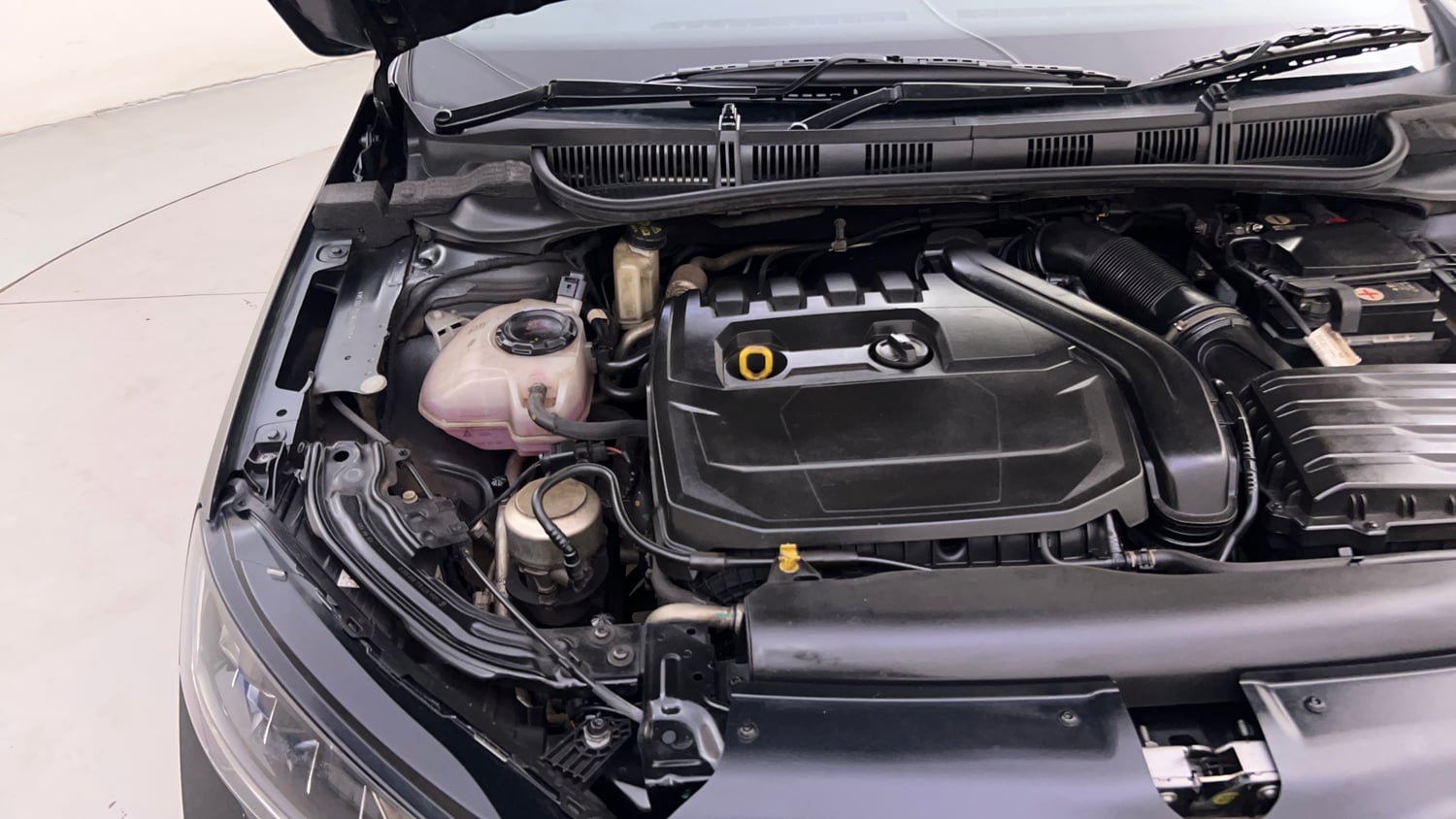 Used 2023 Skoda Slavia Style 1.5L TSI DSG Petrol Automatic engine ENGINE RIGHT SIDE HINGE & APRON VIEW