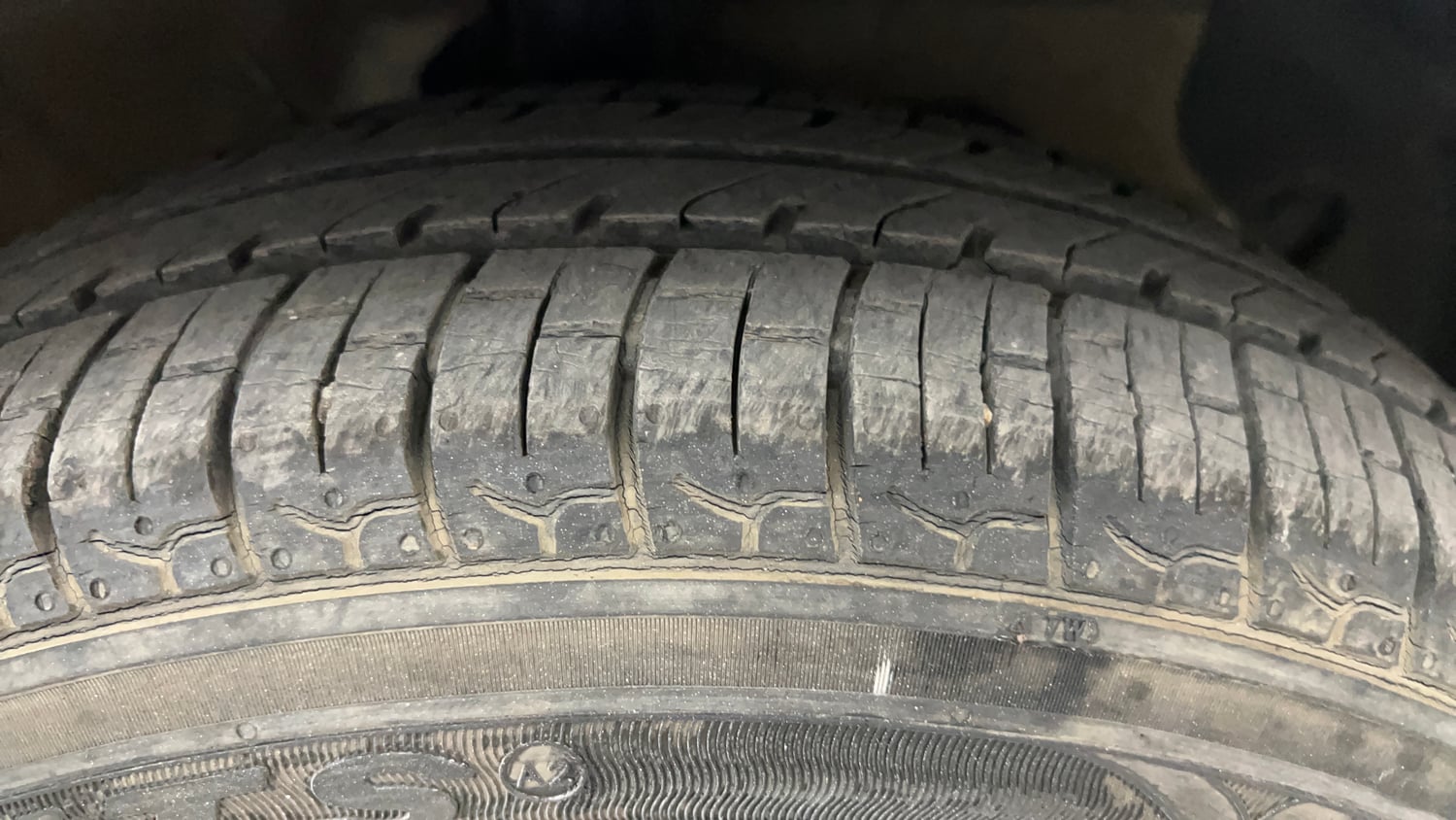 Used 2021 Hyundai Santro Asta Petrol Manual tyres RIGHT FRONT TYRE TREAD VIEW