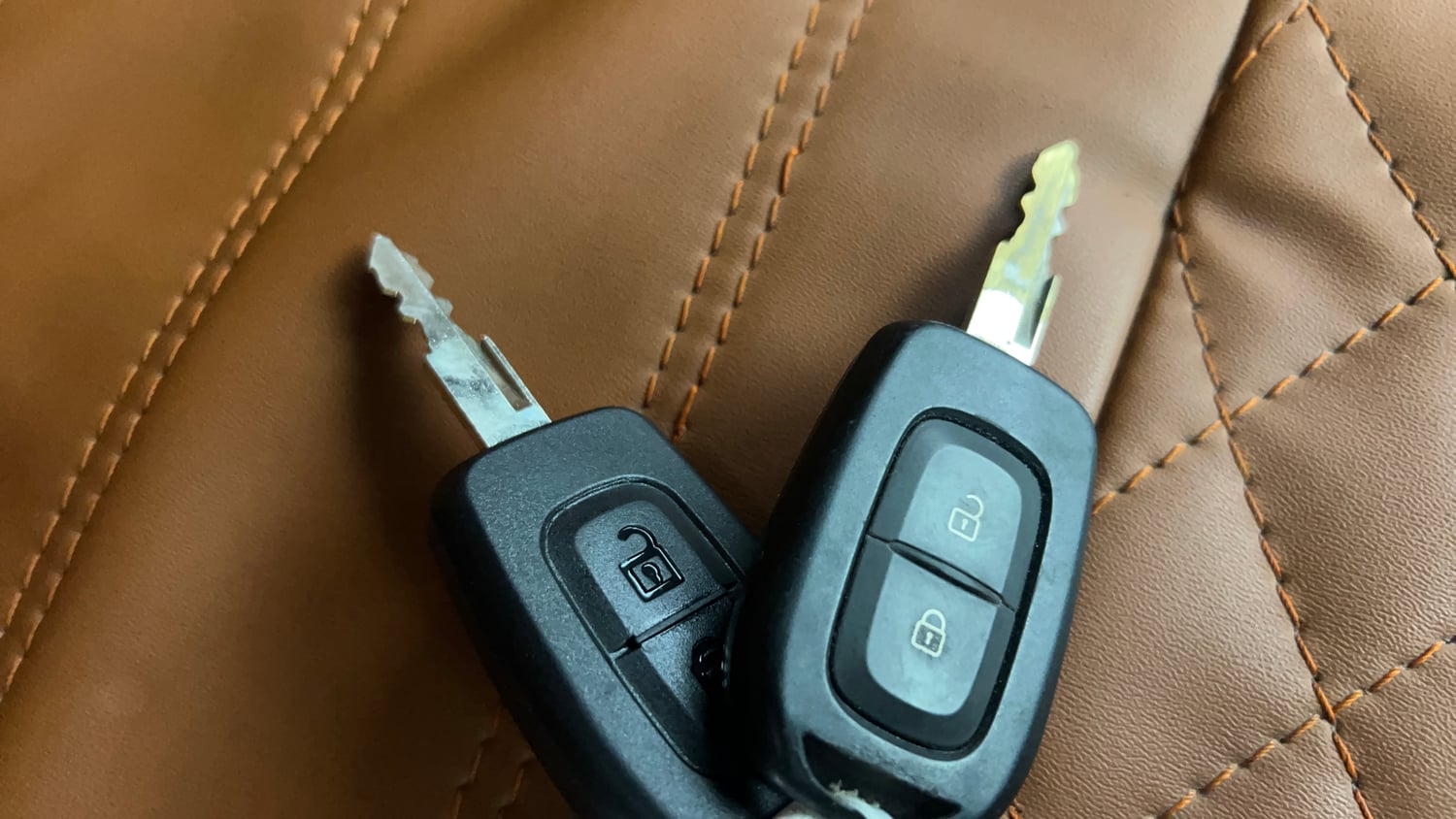 Used 2022 Renault Kwid RXT 1.0 AMT Opt Petrol Automatic extra CAR KEY VIEW