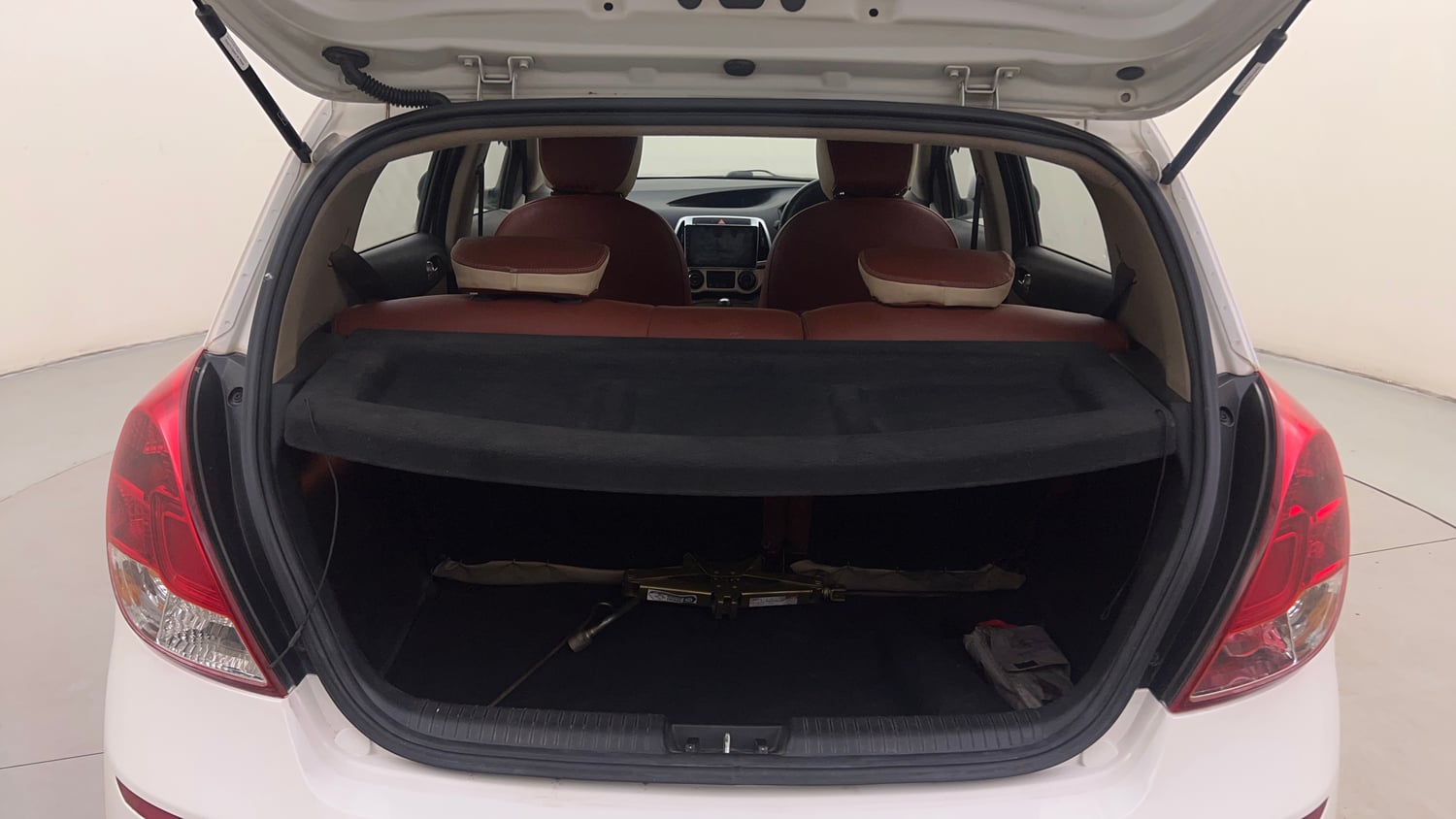 Used 2012 Hyundai i20 Sportz 1.2 Petrol Manual interior DICKY INSIDE VIEW
