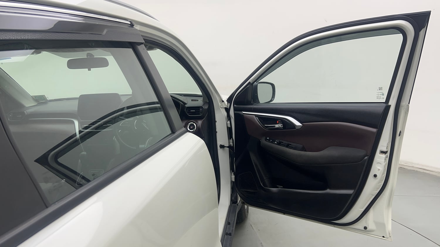 Used 2025 Maruti Suzuki Grand Vitara Delta Smart Hybrid Petrol Manual interior RIGHT FRONT DOOR OPEN VIEW