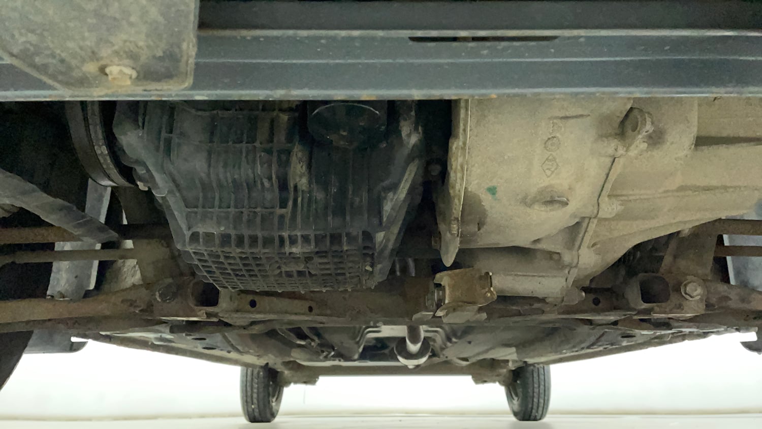 Used 2015 Renault Kwid RXT Petrol Manual extra FRONT LEFT UNDERBODY VIEW