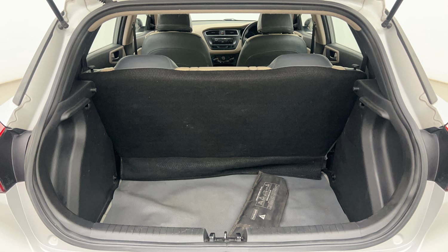 Used 2018 Hyundai Elite i20 Era 1.4 CRDi Diesel Manual interior DICKY INSIDE VIEW