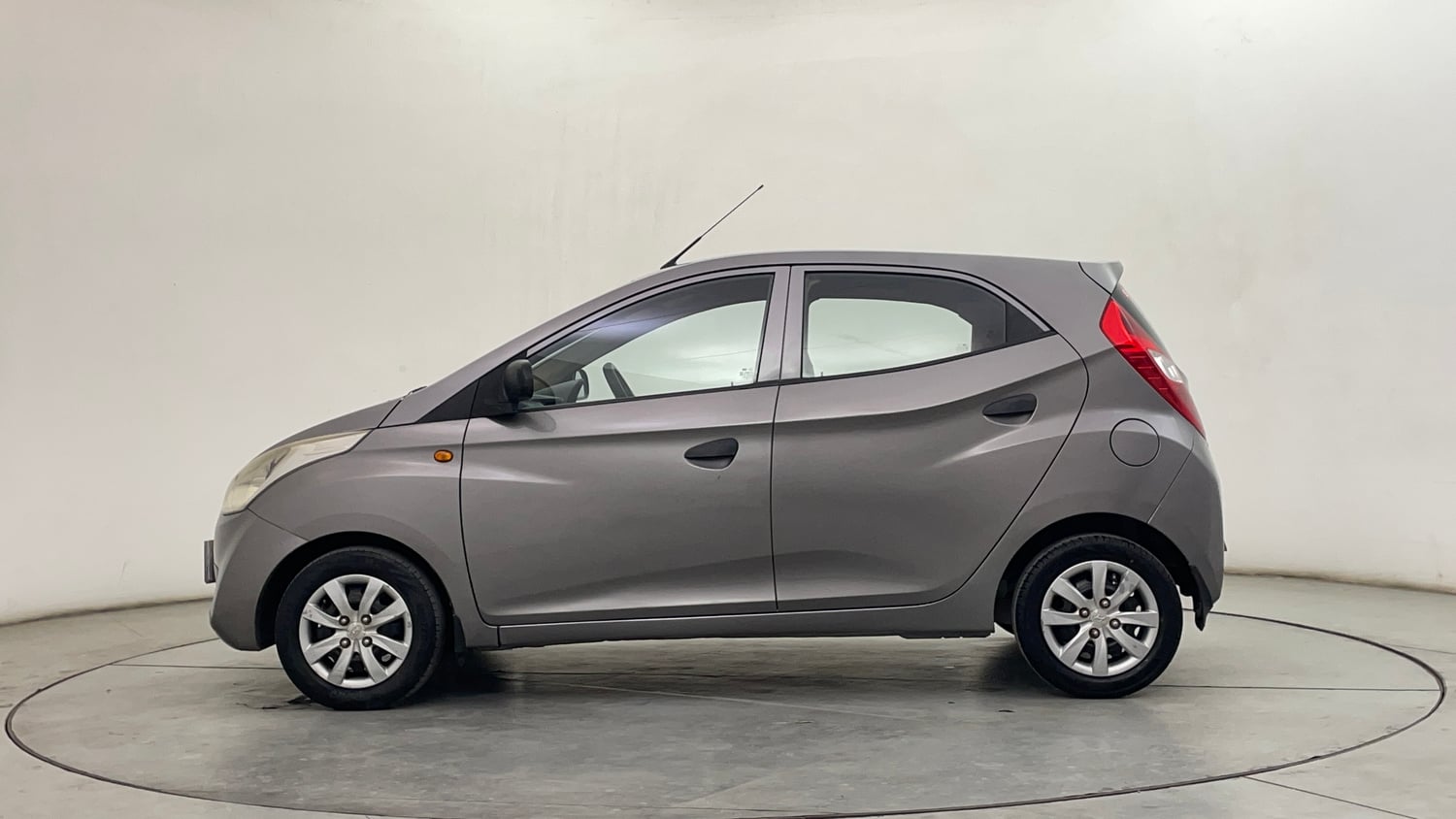 Used 2013 Hyundai Eon Magna Petrol Manual exterior LEFT SIDE VIEW