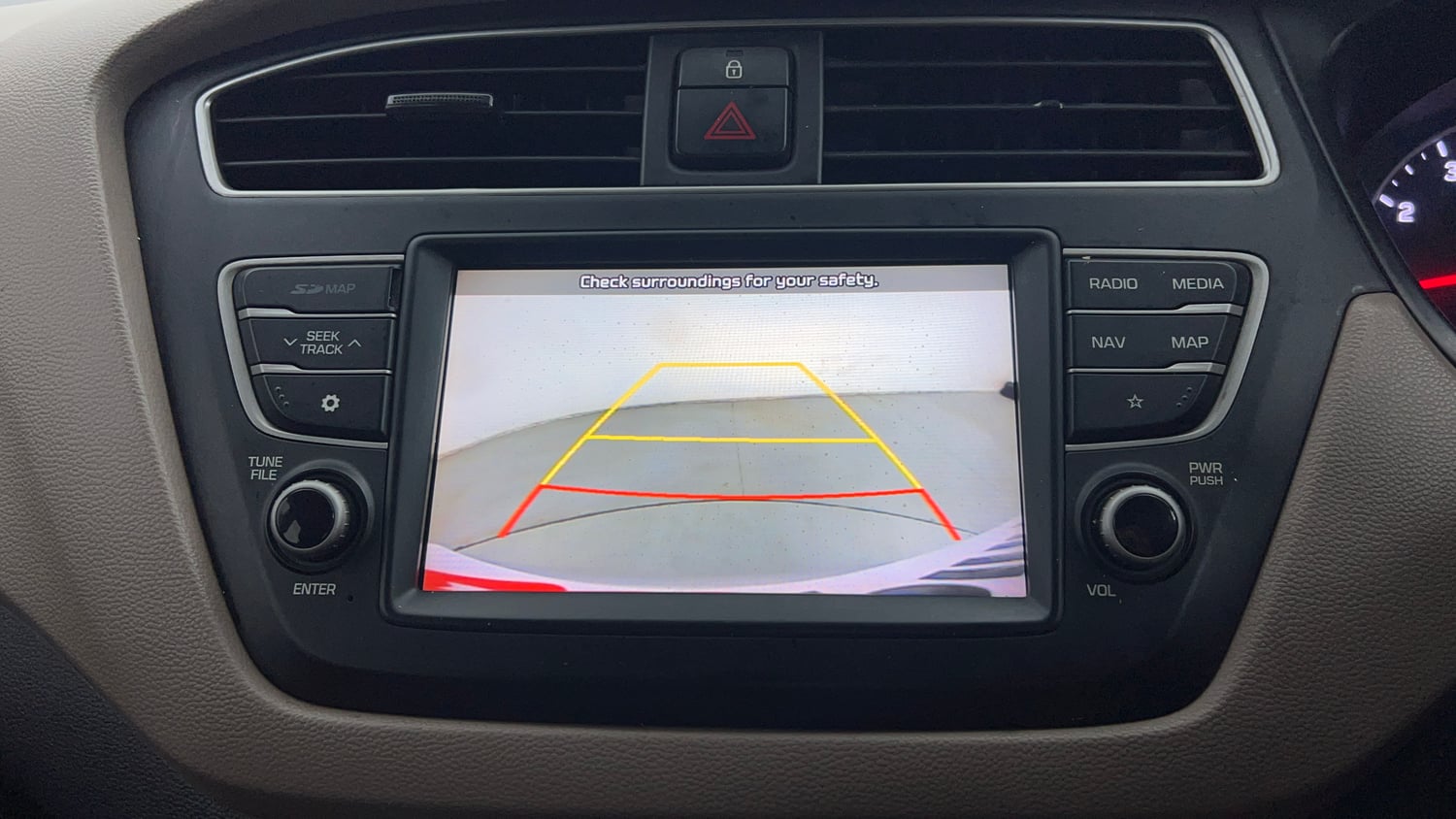 Used 2018 Hyundai Elite i20 Asta 1.2 Petrol Manual top_features Rear camera