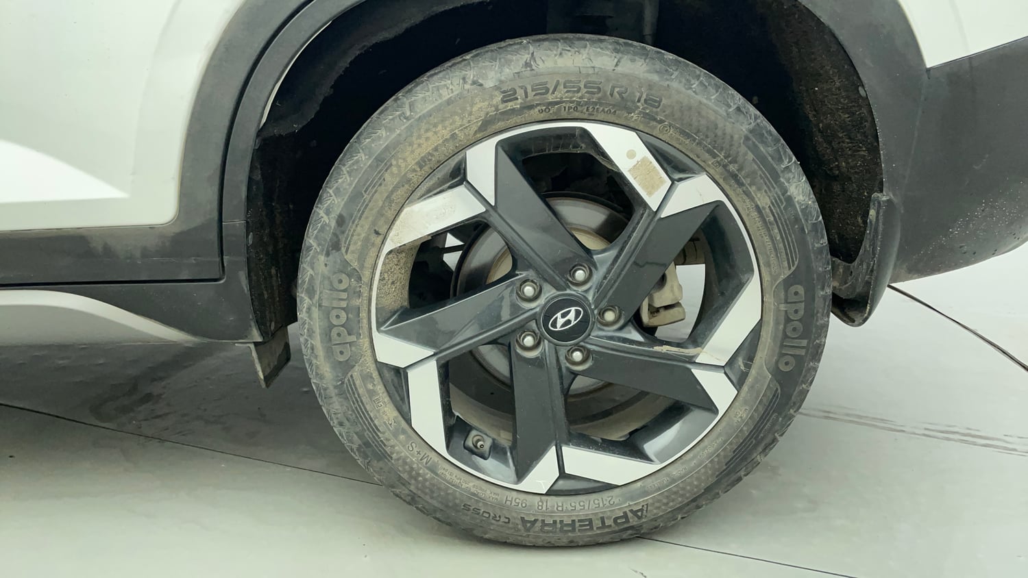 Used 2022 Hyundai Alcazar Signature 6 STR 2.0 Petrol Petrol Manual tyres LEFT REAR TYRE RIM VIEW