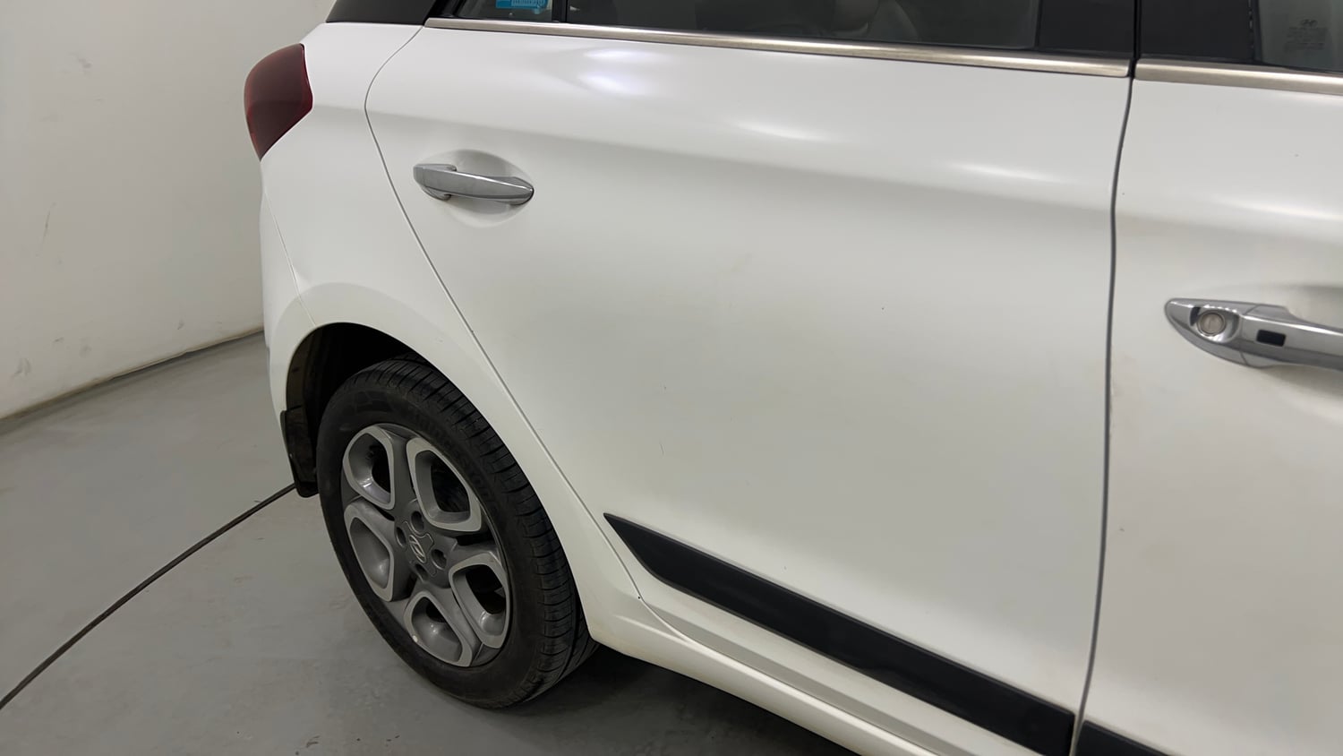 Used 2020 Hyundai Elite i20 Asta 1.2 (O) Petrol Manual dents MINOR SCRATCH