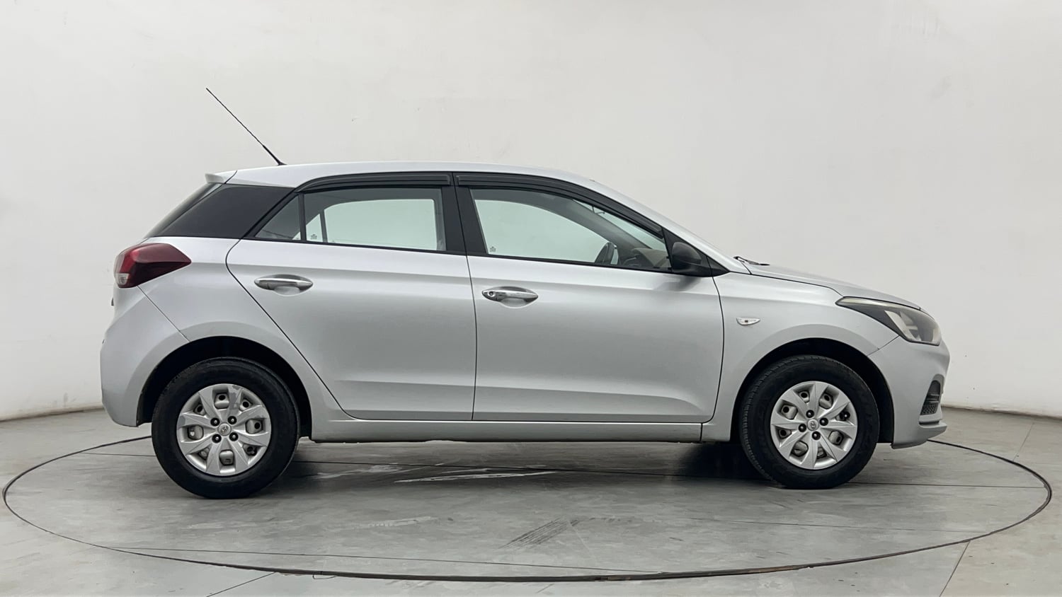 Used 2018 Hyundai Elite i20 Era 1.4 CRDi Diesel Manual exterior RIGHT SIDE VIEW