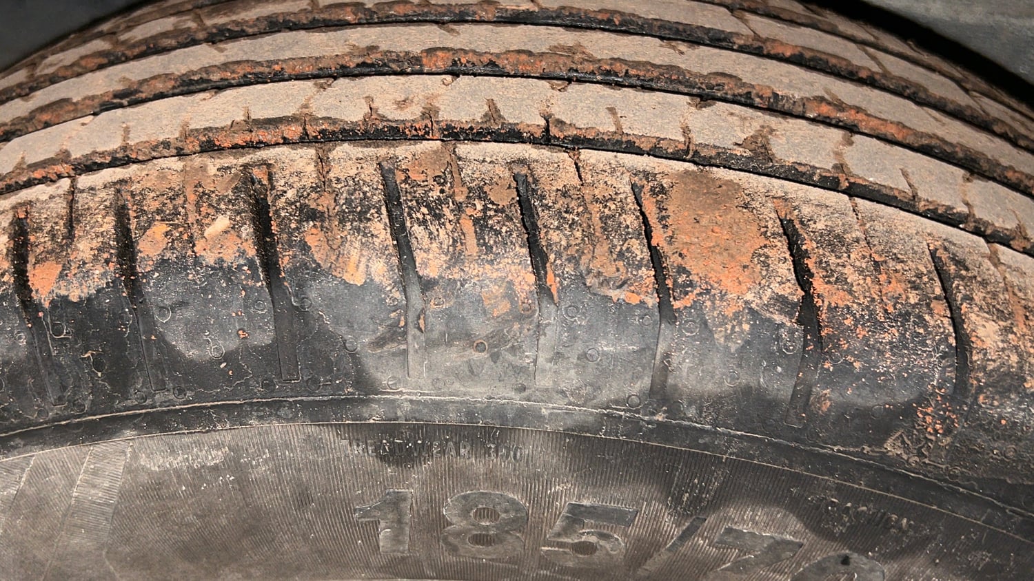 Used 2023 Tata Punch Adventure AMT Petrol Automatic tyres RIGHT REAR TYRE TREAD VIEW
