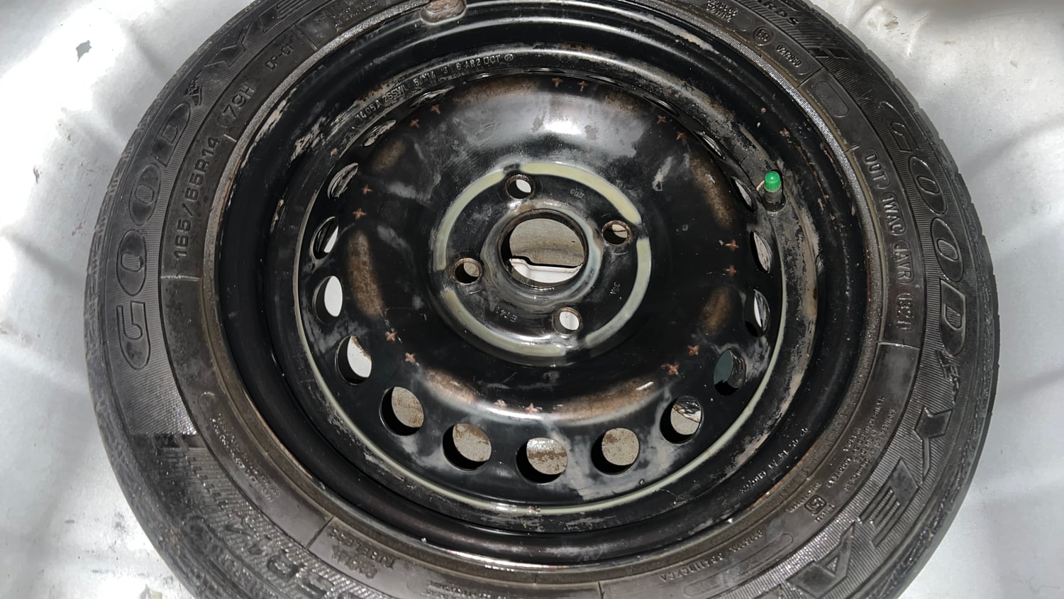 Used 2014 Hyundai Xcent S 1.2 Petrol Manual tyres SPARE TYRE VIEW