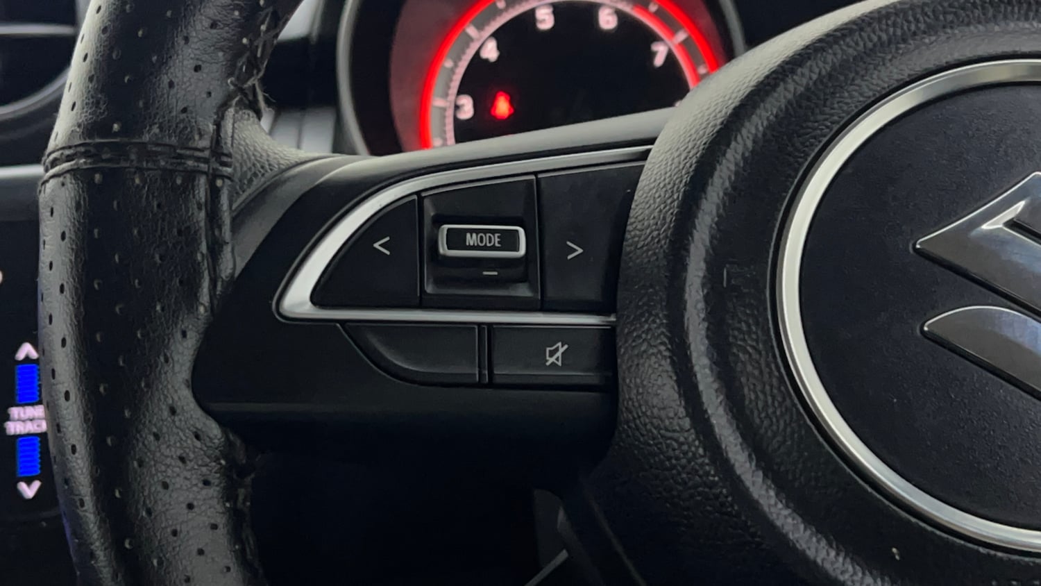 Used 2021 Maruti Suzuki Swift VXi Petrol Manual top_features Steering mounted controls