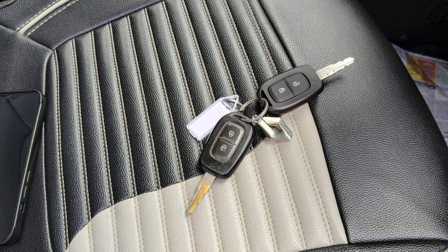 Used 2018 Renault Kwid 1.0 RXT Petrol Manual extra CAR KEY VIEW