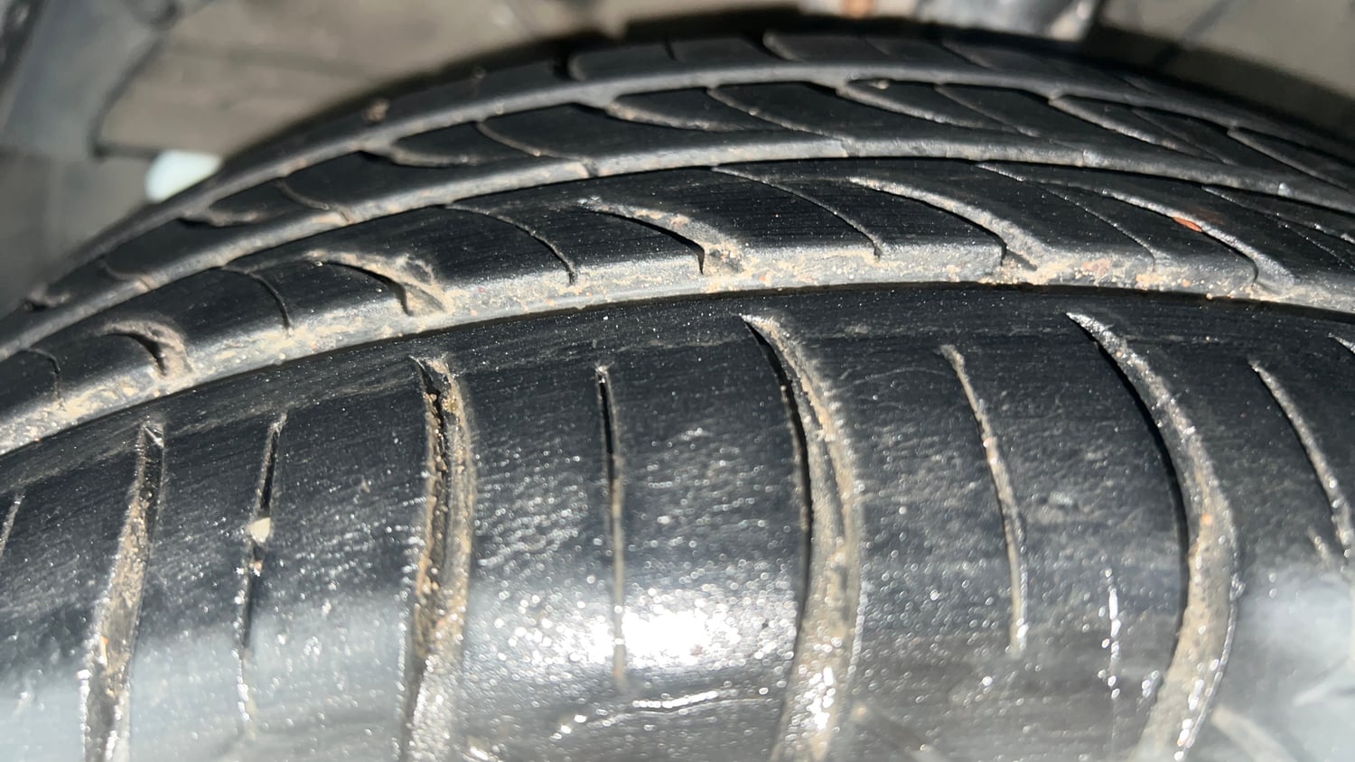 Used 2017 Maruti Suzuki Baleno Zeta 1.2 Petrol Manual tyres LEFT FRONT TYRE TREAD VIEW