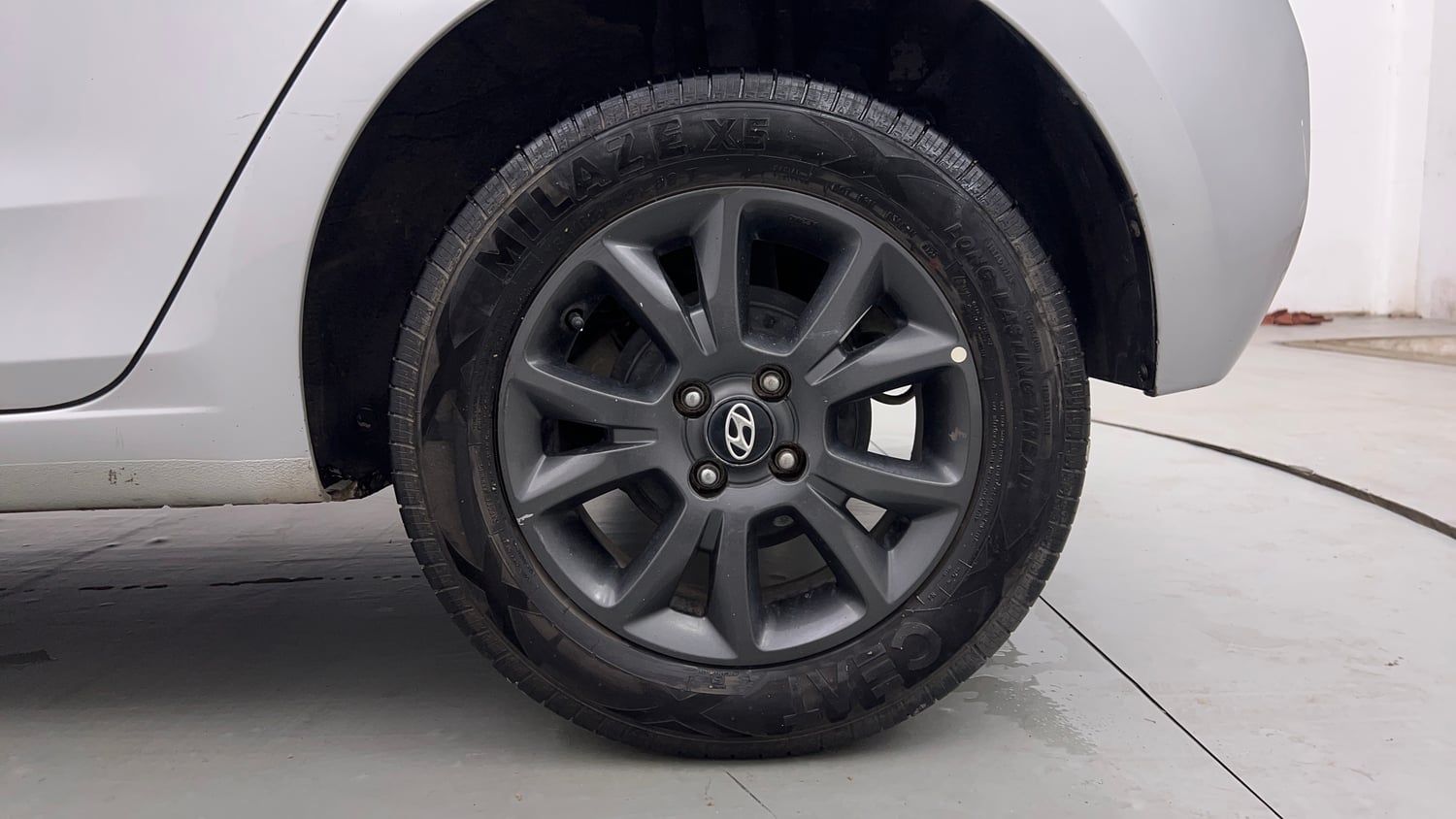 Used 2018 Hyundai Elite i20 Asta 1.2 Petrol Manual tyres LEFT REAR TYRE RIM VIEW