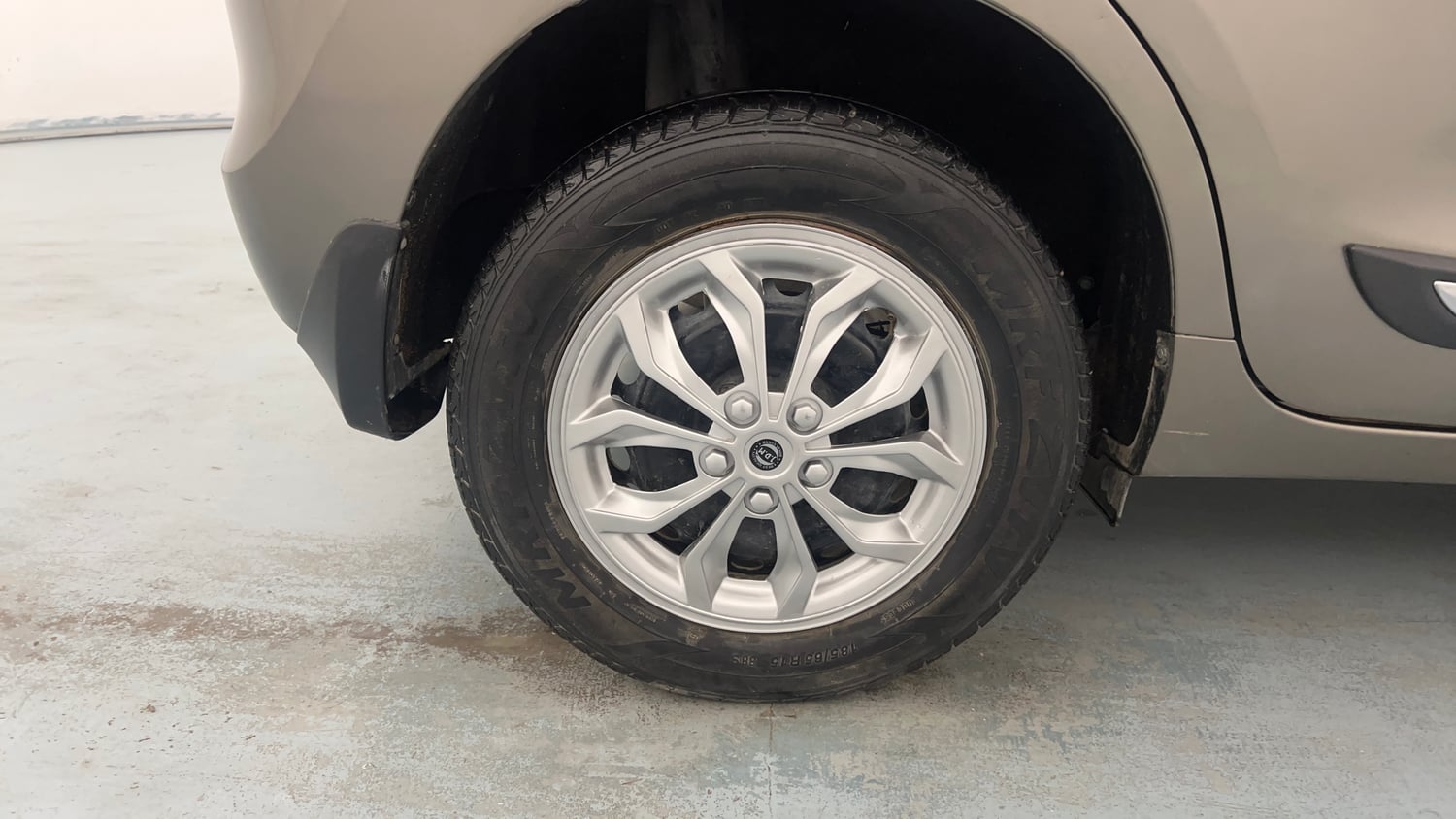 Used 2019 Maruti Suzuki Baleno Delta Petrol Manual tyres RIGHT REAR TYRE RIM VIEW