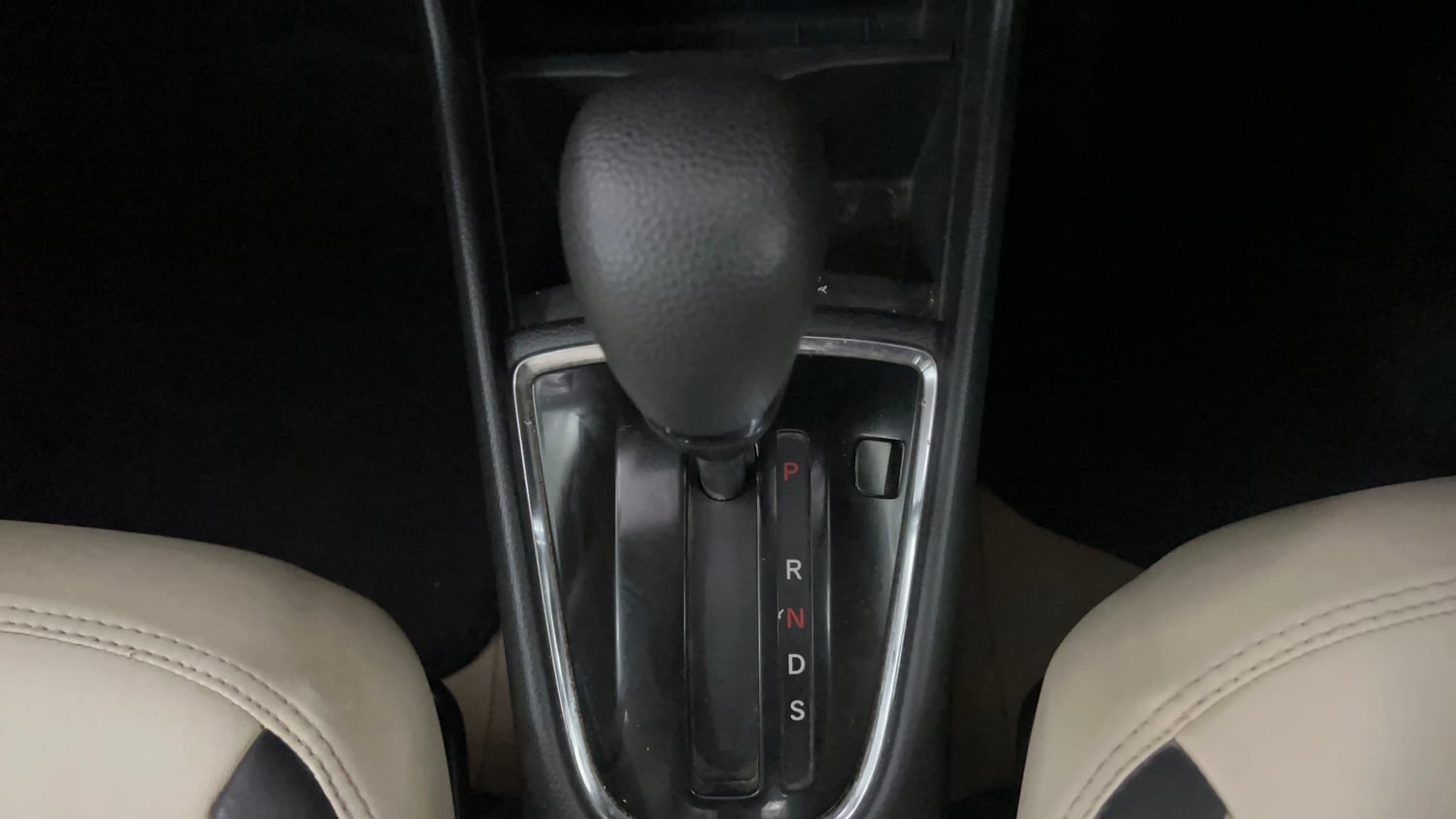 Used 2021 Honda Amaze 1.2 VX CVT Petrol Petrol Automatic interior GEAR  KNOB VIEW