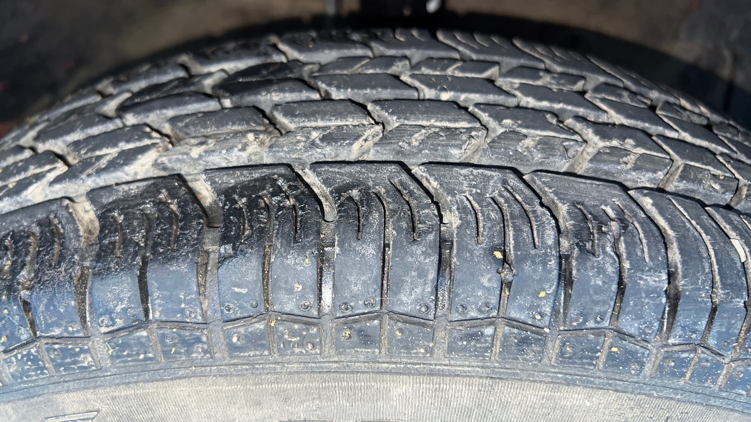 Used 2014 Maruti Suzuki Swift Dzire LXI Petrol Manual tyres RIGHT FRONT TYRE TREAD VIEW