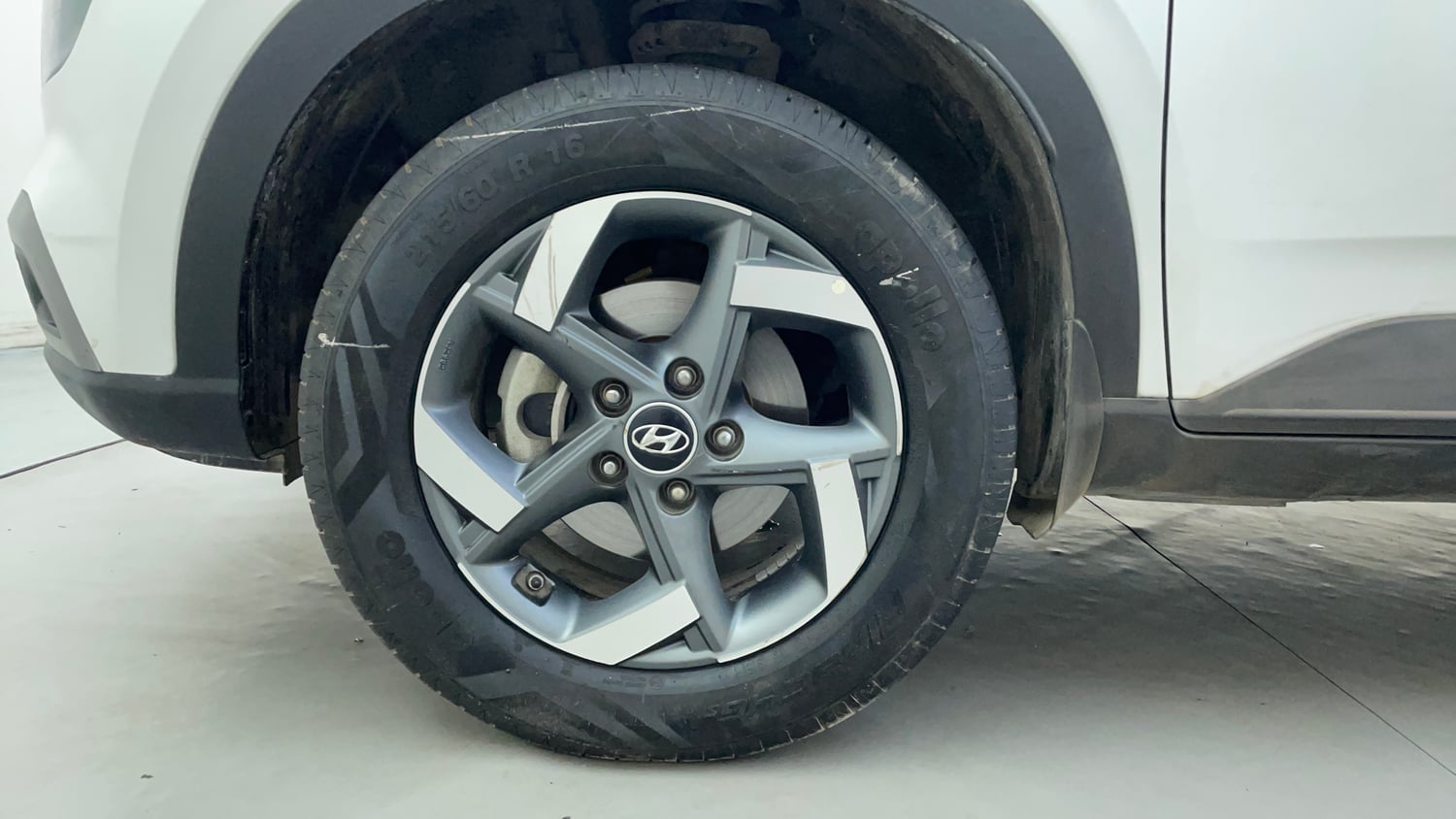 Used 2020 Hyundai Venue SX (O) 1.0 Turbo iMT Petrol Manual tyres LEFT FRONT TYRE RIM VIEW