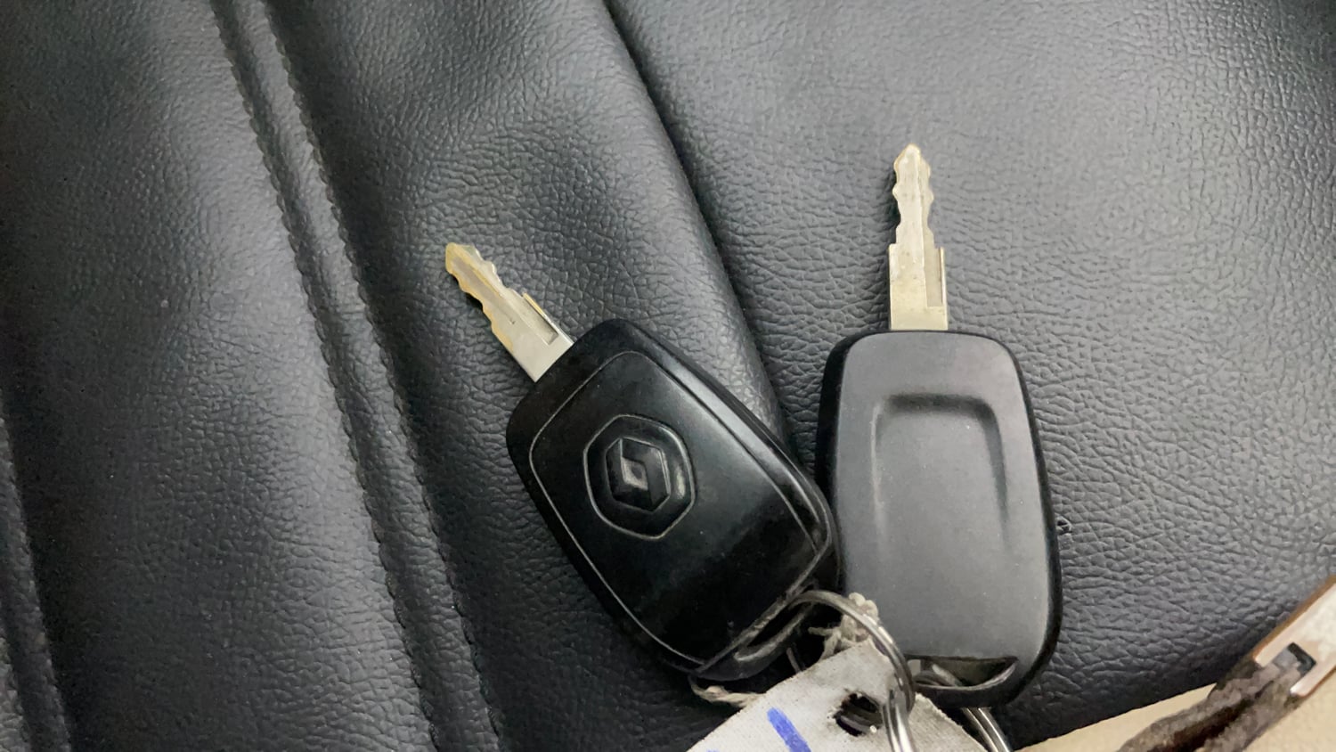 Used 2016 Renault Kwid RXT Petrol Manual extra CAR KEY VIEW