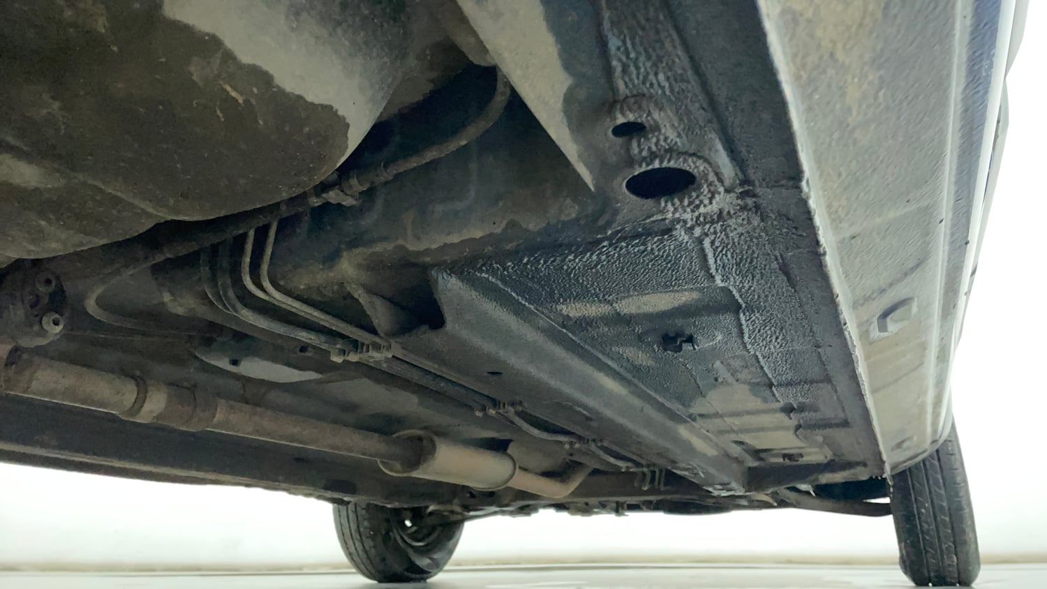 Used 2017 Renault Kwid CLIMBER 1.0 Petrol Manual extra REAR RIGHT UNDERBODY VIEW