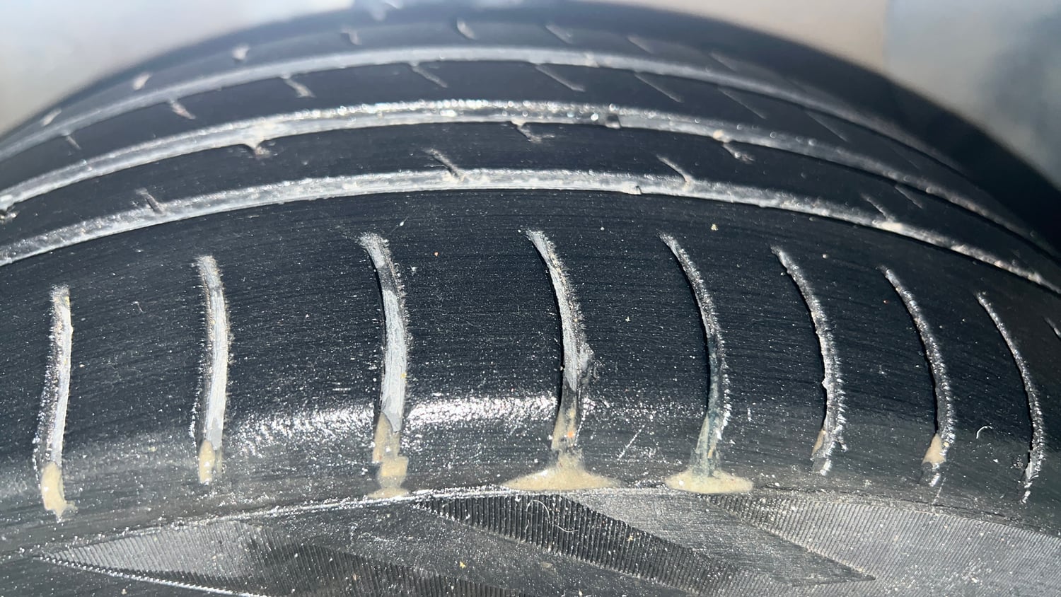 Used 2018 Hyundai Grand i10 Sportz (O) U2 1.2 CRDi Diesel Manual tyres RIGHT FRONT TYRE TREAD VIEW