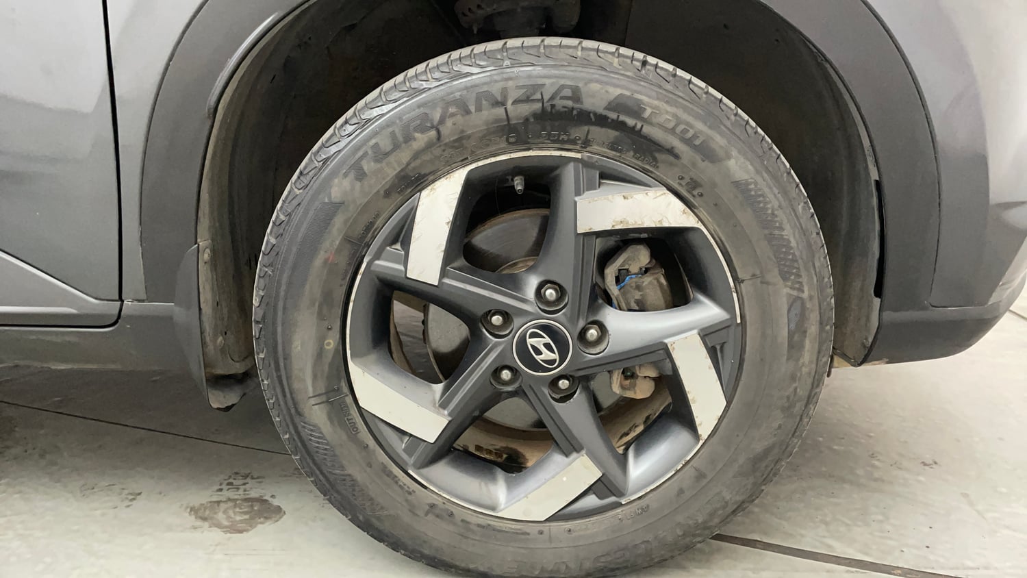 Used 2021 Hyundai Venue SX 1.0 Turbo Petrol Manual tyres RIGHT FRONT TYRE RIM VIEW