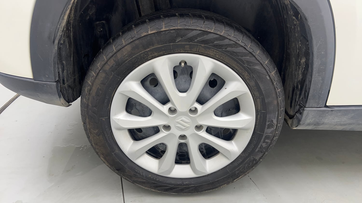 Used 2025 Maruti Suzuki Grand Vitara Delta Smart Hybrid Petrol Manual tyres RIGHT REAR TYRE RIM VIEW