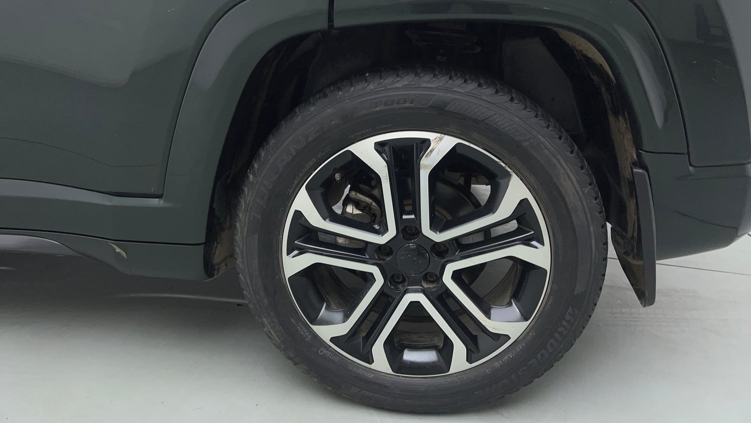 Used 2022 Jeep Compass Model S (O) 1.4 Petrol DCT Petrol Automatic tyres LEFT REAR TYRE RIM VIEW