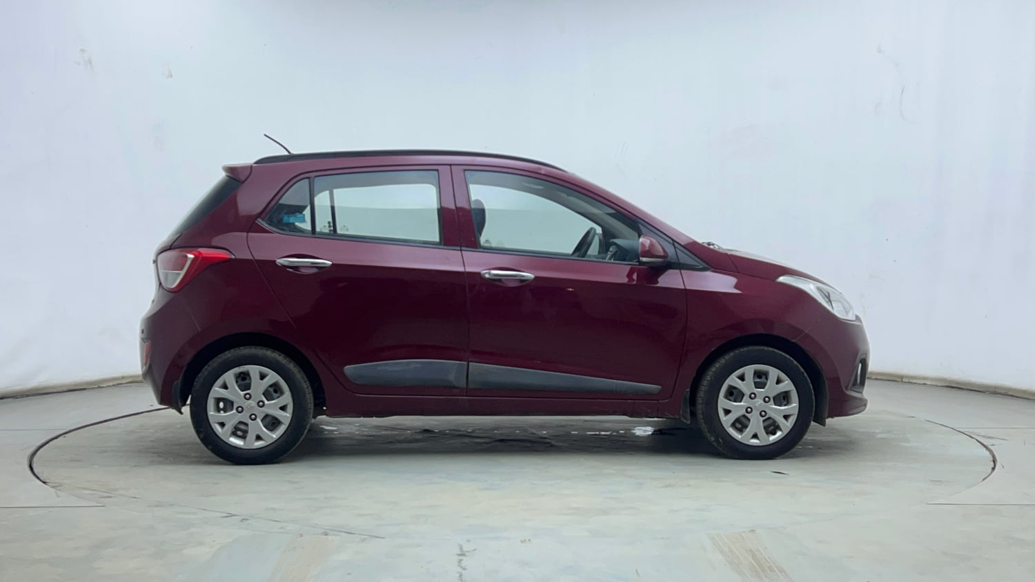 Used 2014 Hyundai Grand i10 Sportz 1.2 Kappa VTVT Petrol Manual exterior RIGHT SIDE VIEW