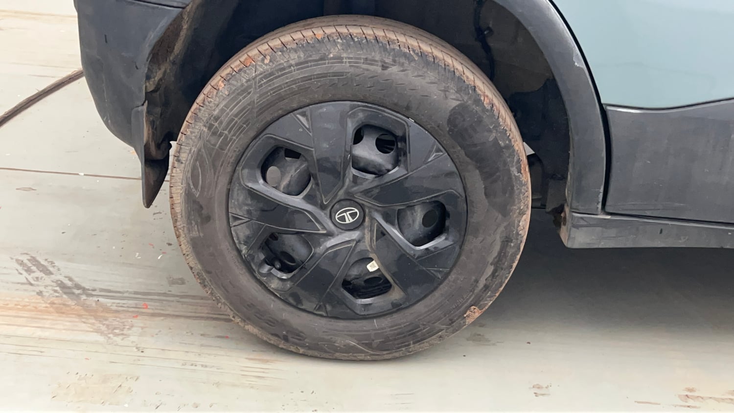 Used 2025 Tata Punch Adventure Plus Petrol Manual tyres RIGHT REAR TYRE RIM VIEW