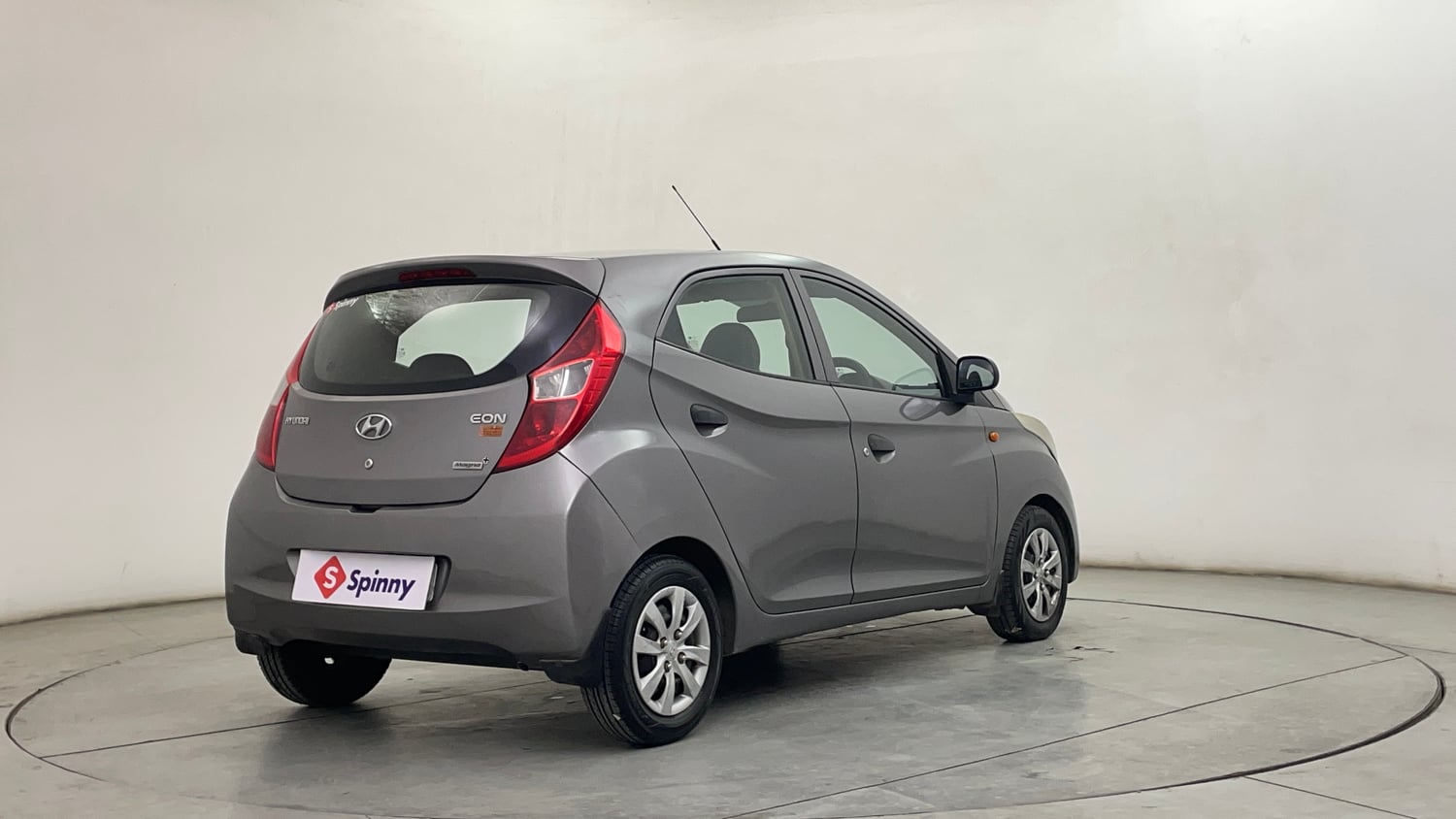 Used 2013 Hyundai Eon Magna Petrol Manual exterior RIGHT REAR CORNER VIEW