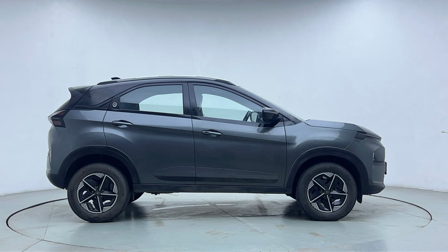 Used 2025 Tata Nexon Fearless Plus S 1.2 Revotron Petrol 7DCA DT Petrol Automatic exterior RIGHT SIDE VIEW