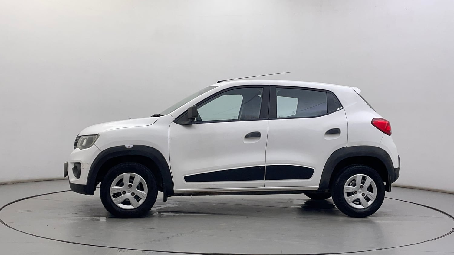 Used 2015 Renault Kwid RXT Petrol Manual exterior LEFT SIDE VIEW