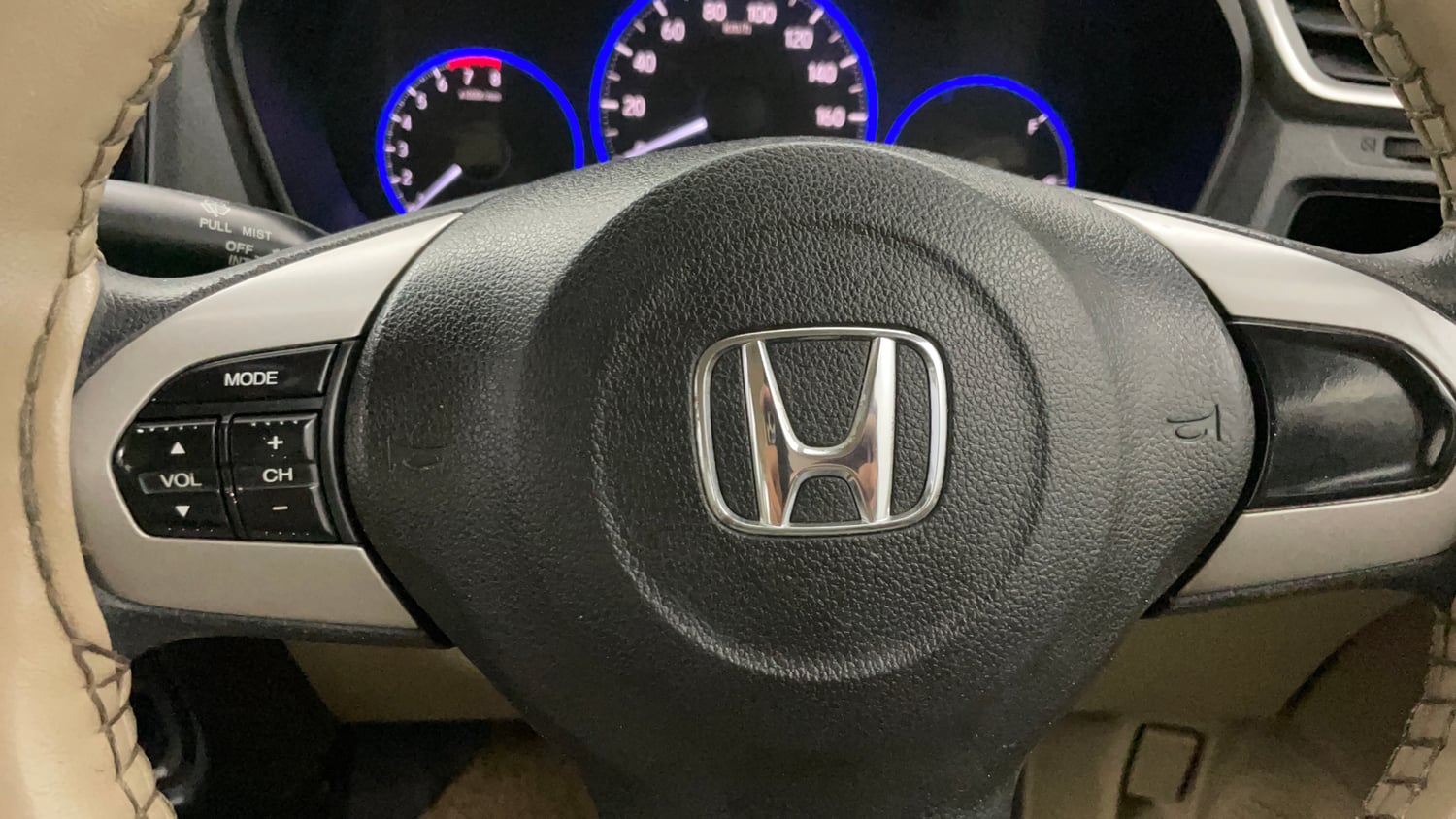 Used 2017 Honda Amaze 1.2 S i-VTEC Petrol Manual top_features Steering mounted controls