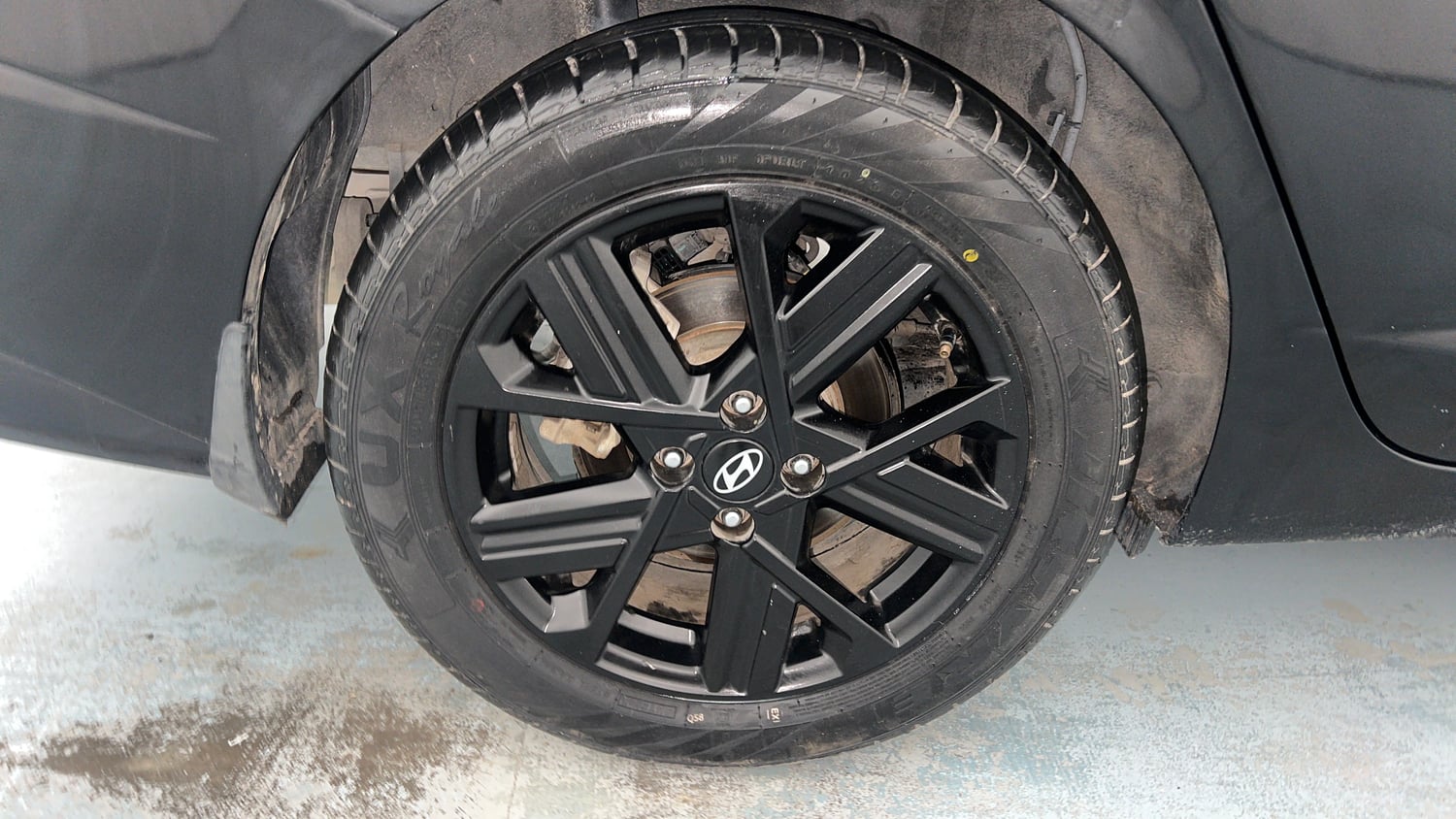 Used 2023 Hyundai Verna SX (O) 1.5 Turbo Petrol DCT Petrol Automatic tyres RIGHT REAR TYRE RIM VIEW