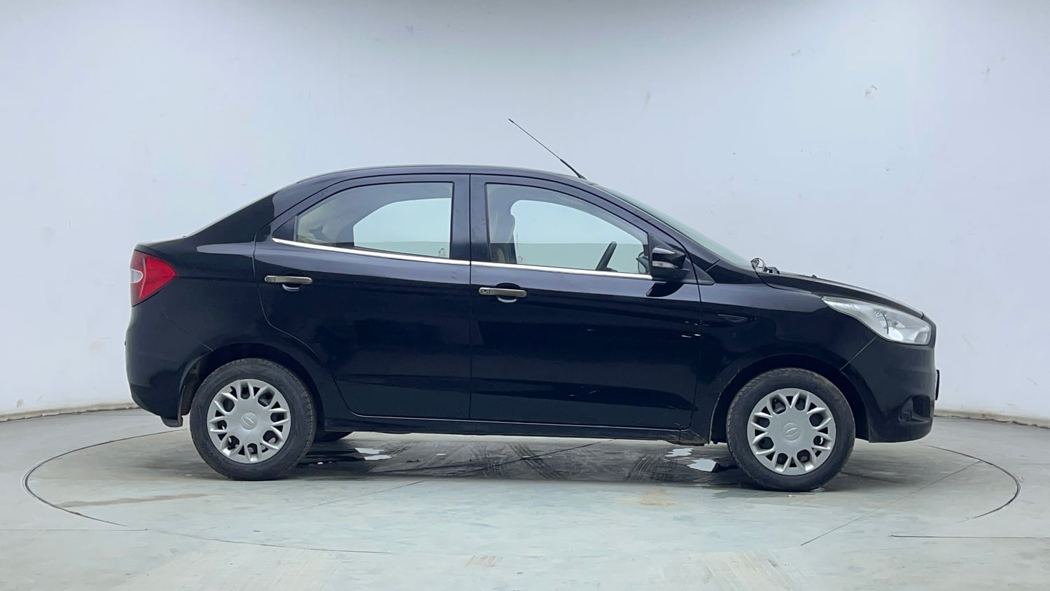 Used 2018 Ford Figo Aspire Trend 1.2 Ti-VCT Petrol Manual exterior RIGHT SIDE VIEW