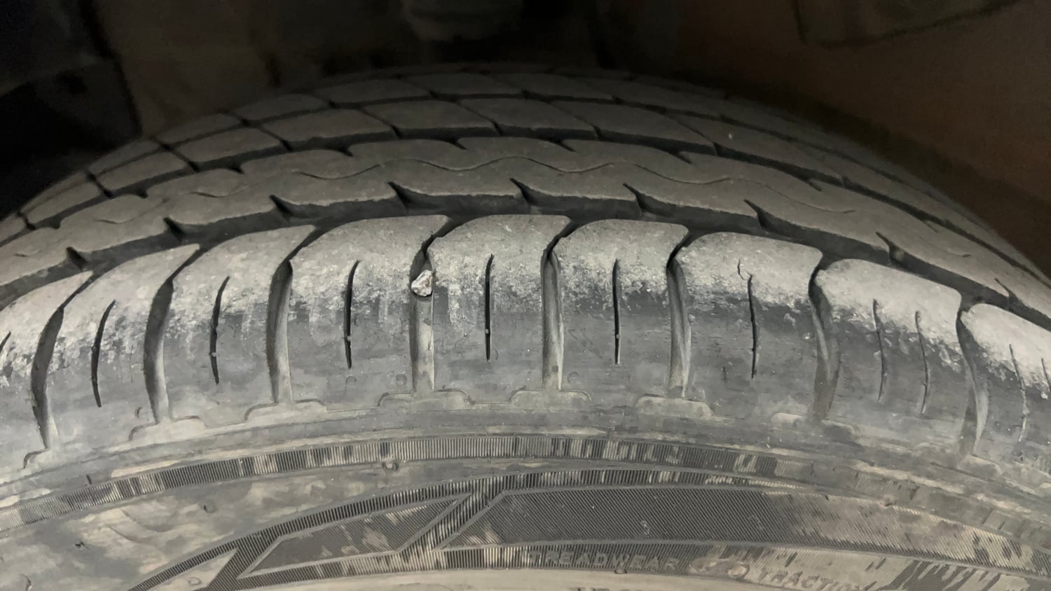 Used 2018 Tata Nexon XE Petrol Manual tyres RIGHT REAR TYRE TREAD VIEW