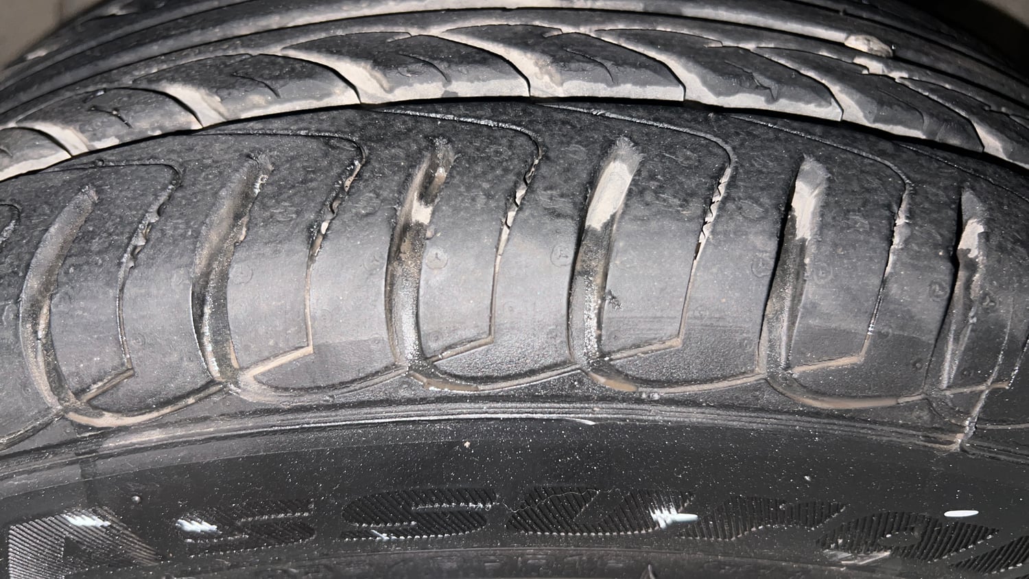 Used 2015 Ford EcoSport Titanium 1.5 Ti-VCT AT Petrol Automatic tyres RIGHT FRONT TYRE TREAD VIEW