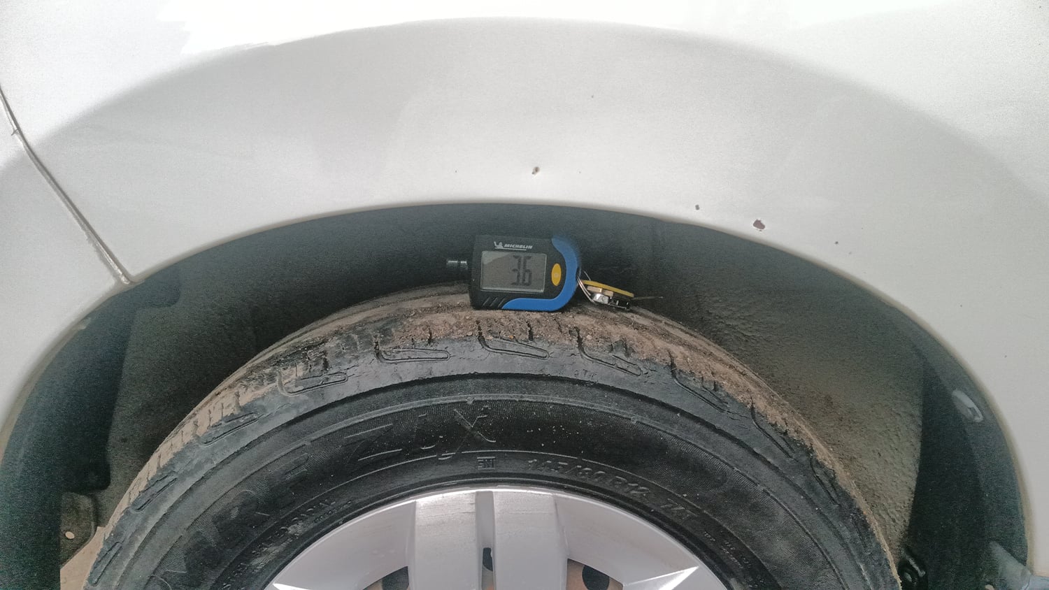 Used 2014 Maruti Suzuki Alto 800 Lxi Petrol Manual tyres LEFT FRONT TYRE TREAD VIEW